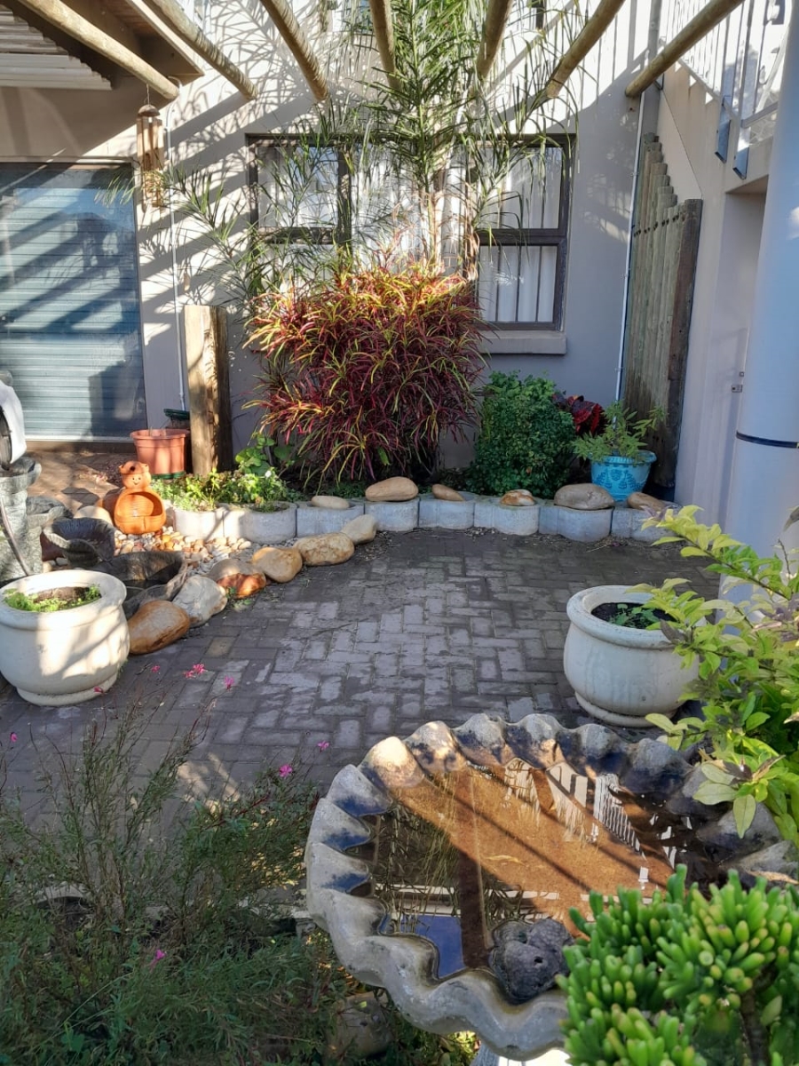 4 Bedroom Property for Sale in Wavecrest Eastern Cape